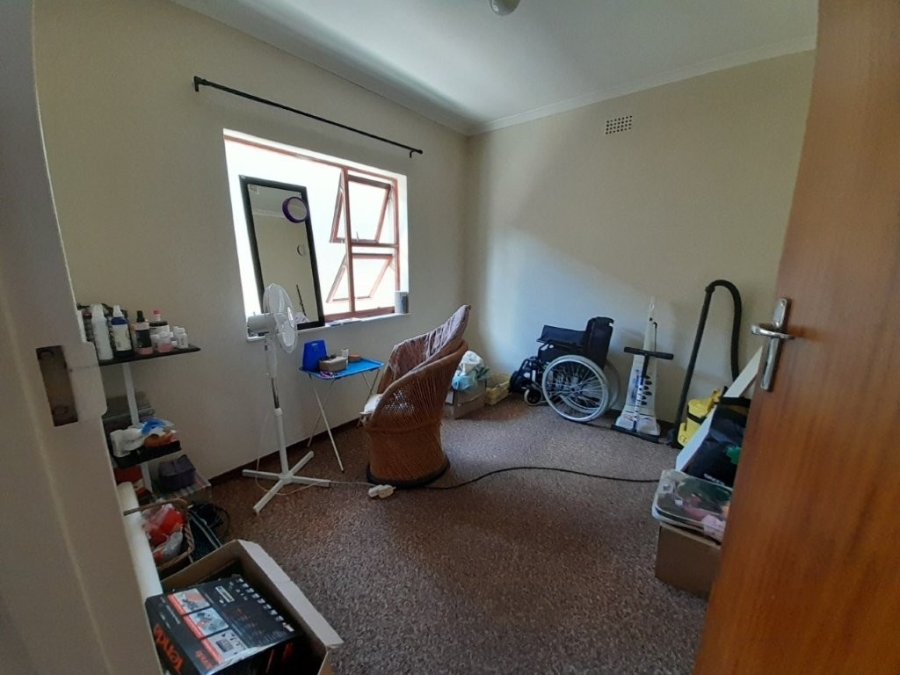 5 Bedroom Property for Sale in Bothasig Western Cape